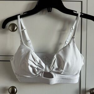 NWOT Cotton On Body twist front sports bra